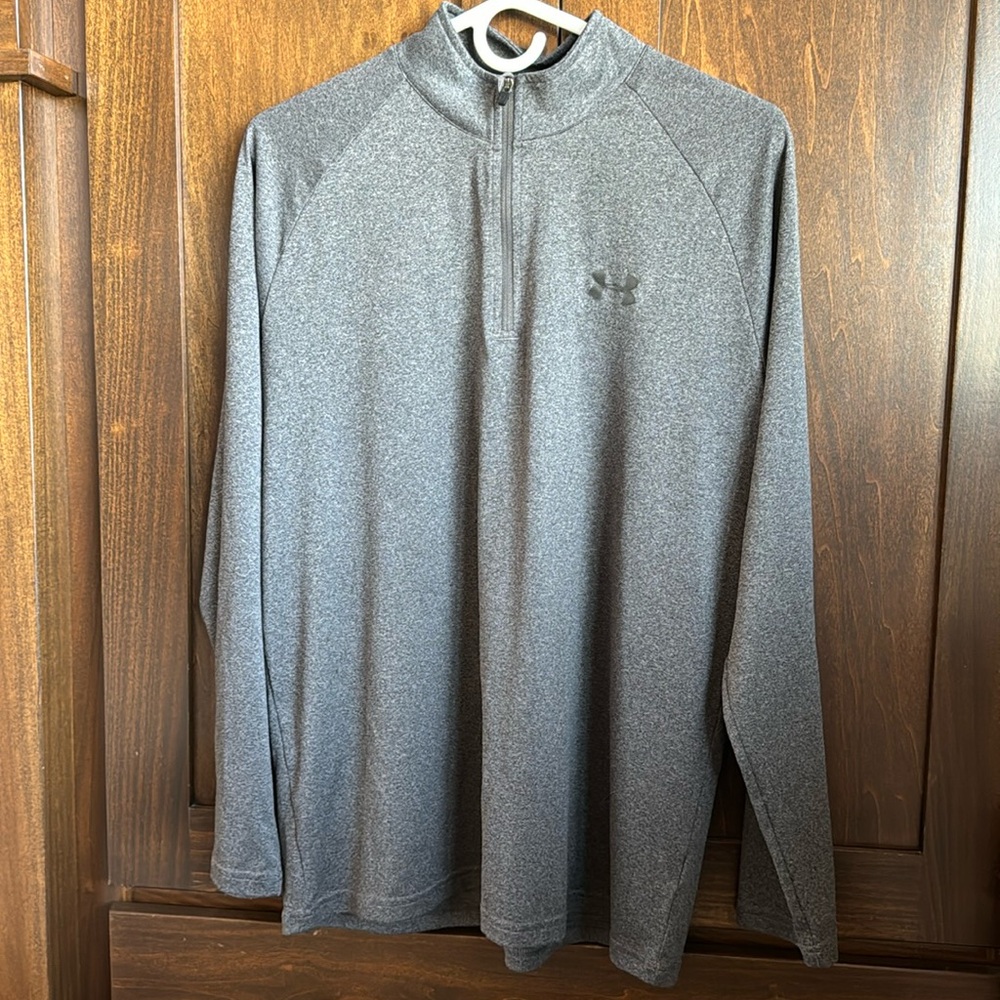 LIKE NEW!! Under Armour men’s quarter zip - size M